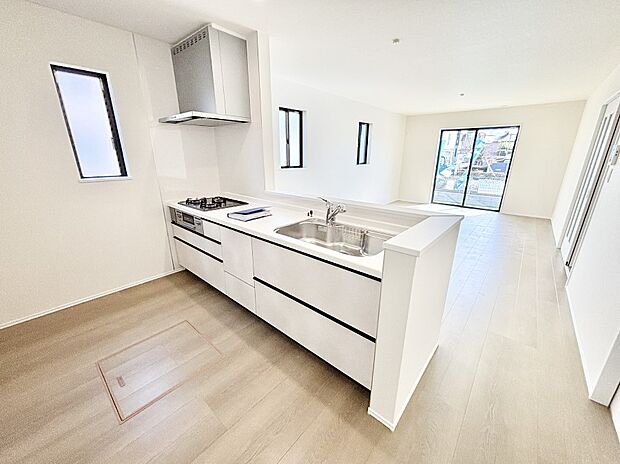 料理をしながらでもご家族との会話を楽しめる対面キッチン