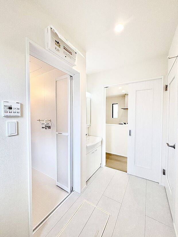 清潔感のある快適空間です。毎日の身支度も気持ち良くお使い頂けます。 