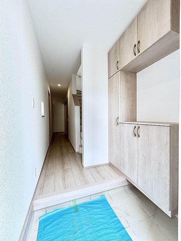 明るい玄関はお客様をお出迎えするのにぴったりです!