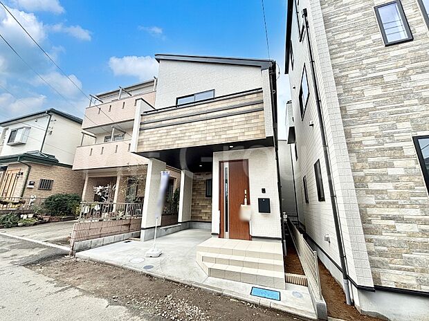 洗練された外観、上質な住空間が広がる室内は永く安心して過ごせる住居です。