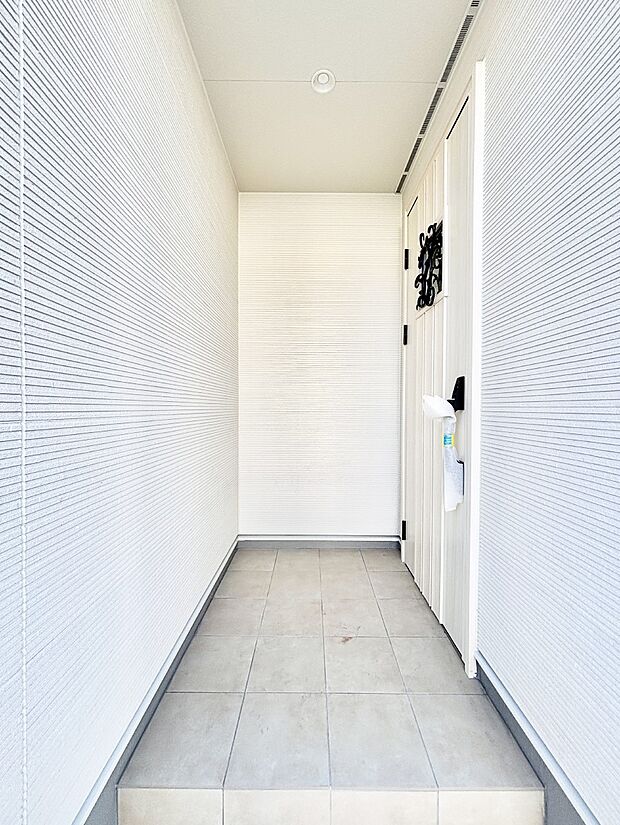 大切な家族、来客を出迎える玄関。