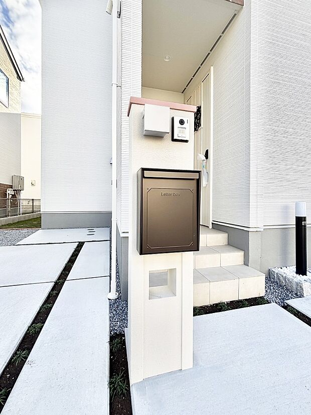 シンプルデザインのポスト。