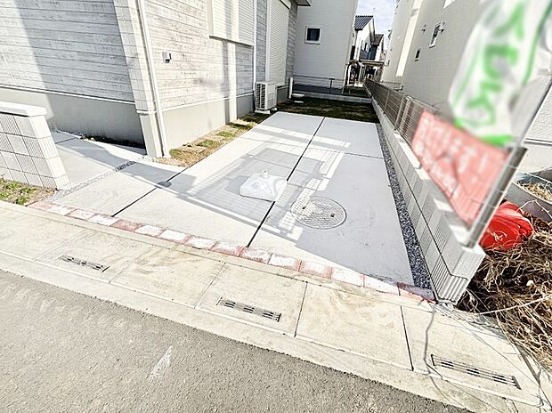 駐車2台可能!急なお客様の駐車に。また、ご家族の自転車スペースとしても大活躍。