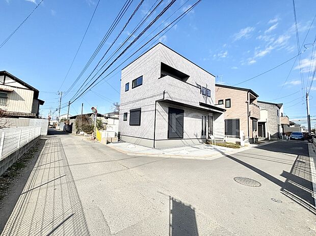 角地なので日当たりも良く、お家が堂々として見えます。