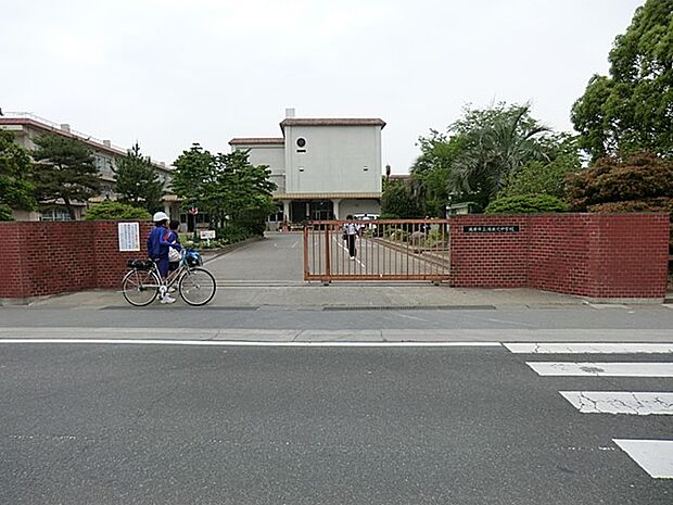 中学校 1300m 鴻巣市立鴻巣北中学校