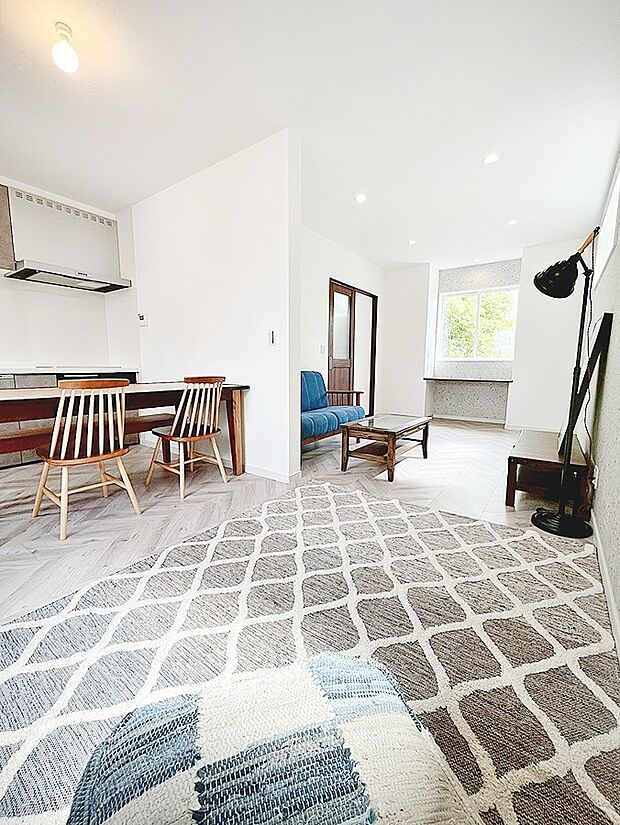 家族団らんの時間も増えそうなくつろぎのリビングダイニング。