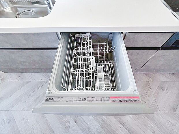 面倒なお片づけは食洗機にお任せ！家事の負担が減って、時間にも気持ちにもゆとりができます。