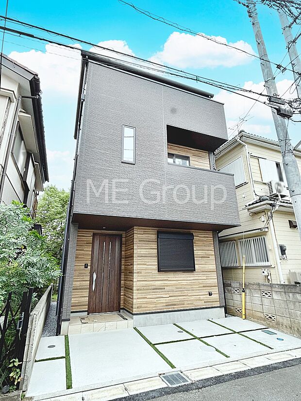 洗練された外観、上質な住空間が広がる室内は永く安心して過ごせる住居です。