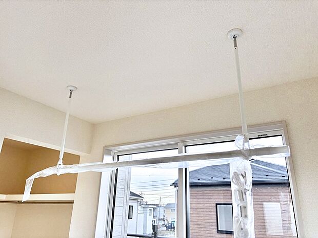 室内物干しポール。梅雨や花粉の時期に大活躍します。