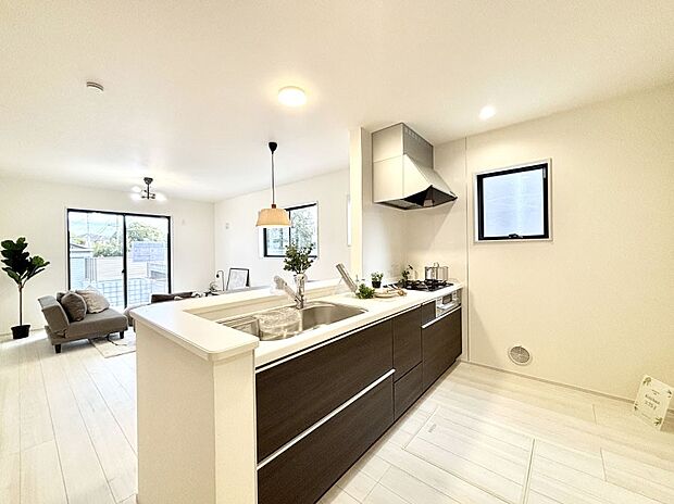 ゆとりあるキッチンではご家族と楽しくお料理ができます。