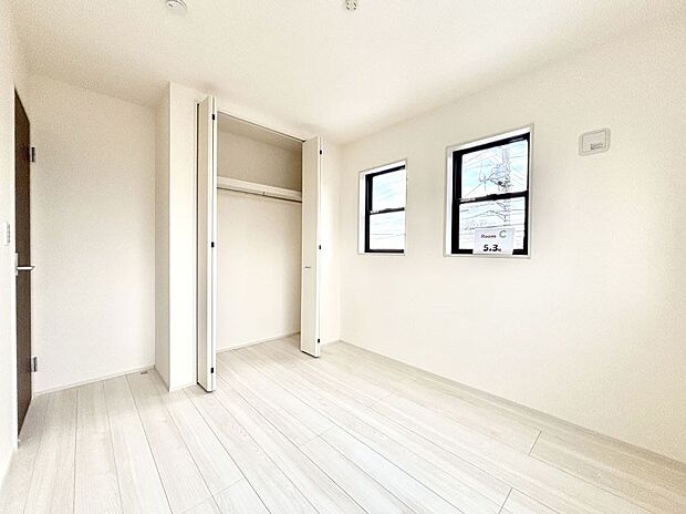 子供部屋にもおすすめな収納スペースたっぷりの居室