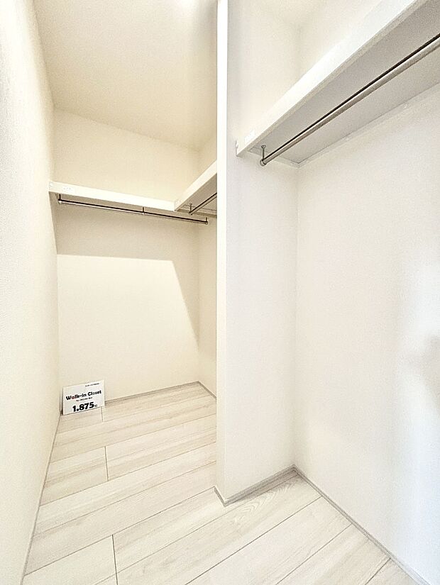 リビング収納。ここに収納があると物が集まるLDKがスッキリ片付きそうですね。