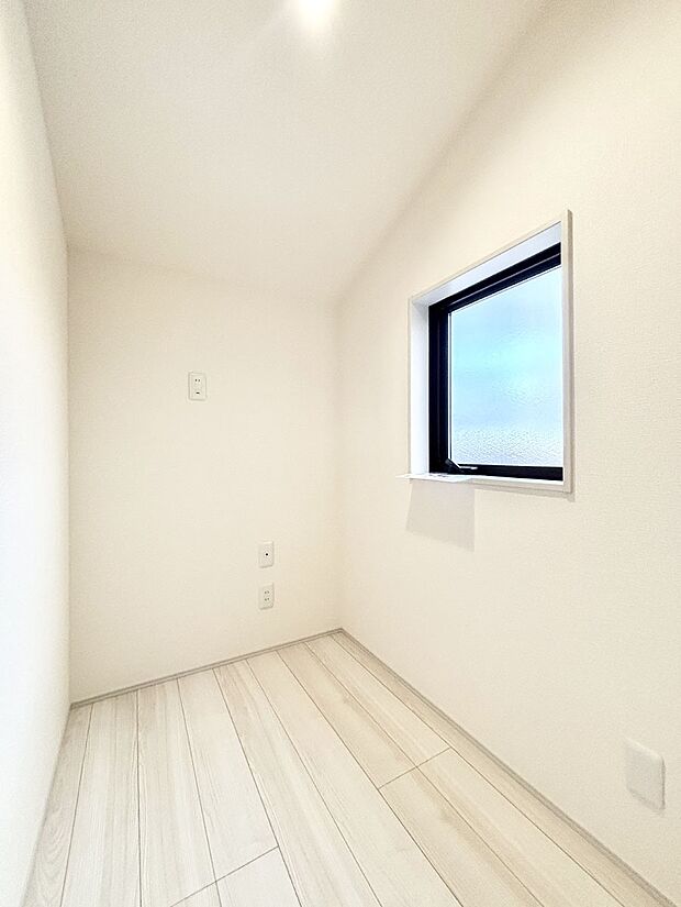 たっぷりの納戸スペースで快適に暮らせそう   