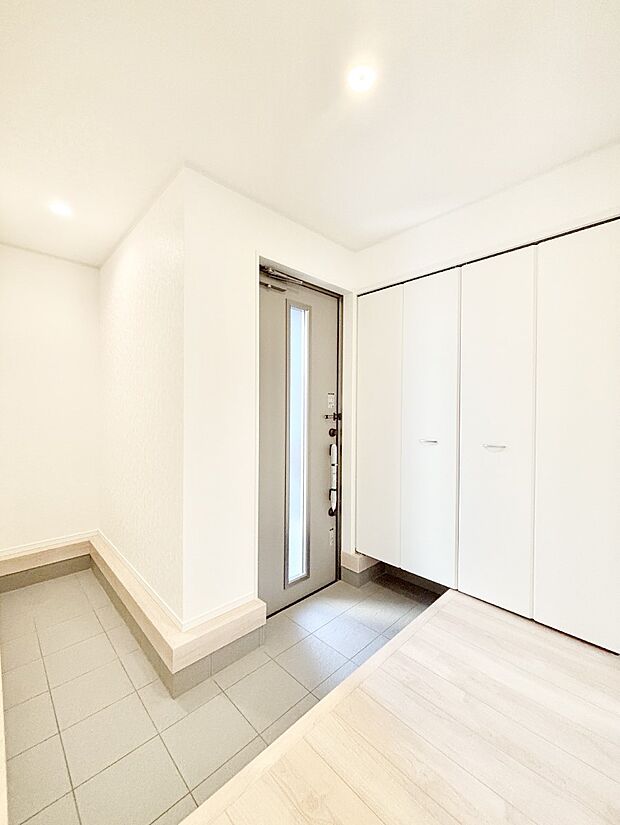 いつもきれいにしておきたい玄関ですね。