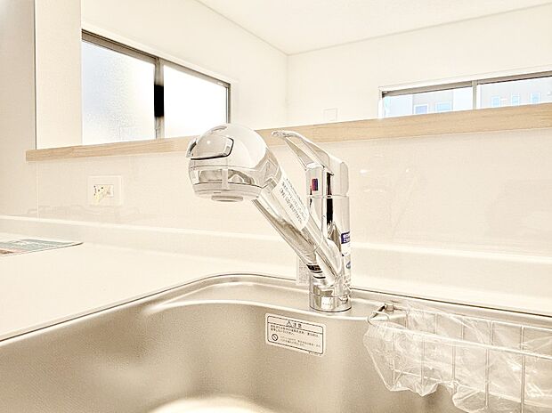 いつでも清潔なおいしいお水を。一つの水栓で水道水と浄水を使い分け。