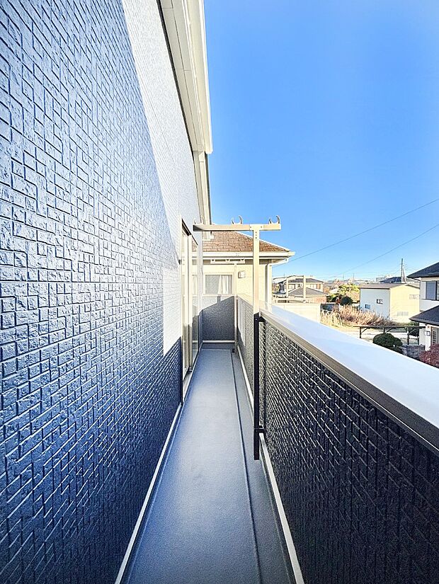 ゆったりバルコニーだから沢山お洗濯ものを干せます。