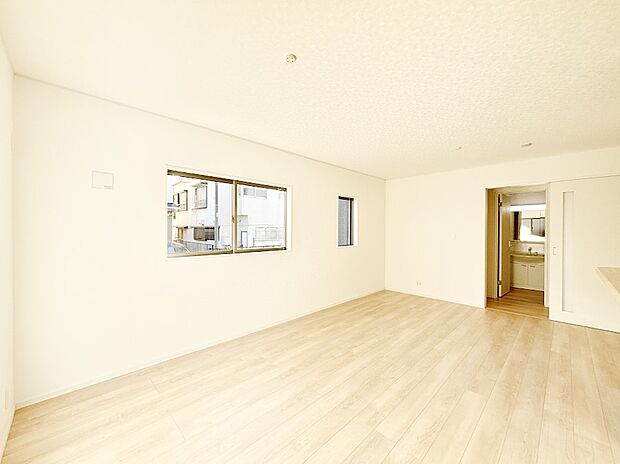 家族の笑顔が自然と生まれてくる、そんな雰囲気のダイニングに仕上がっています。