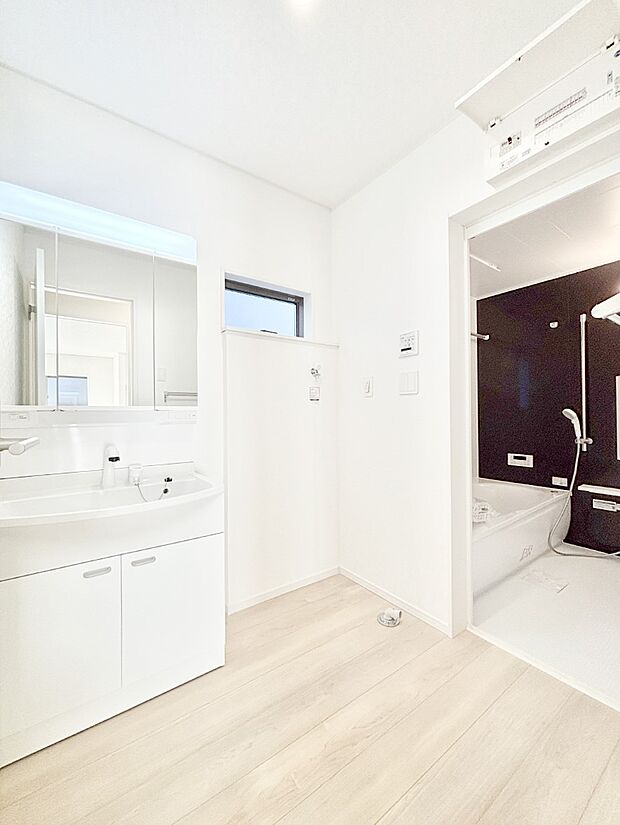 広々とゆとりのあるランドリースペース。