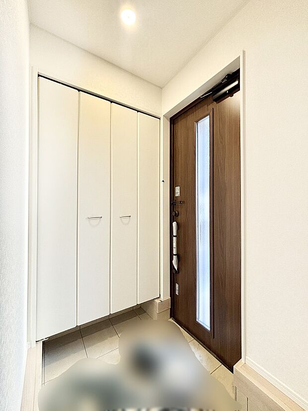 明るい玄関はお客様をお出迎えするのにぴったりです!