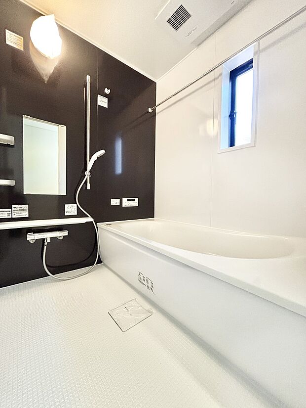 落ち着いた雰囲気でゆっくりお寛ぎいただけるバスルーム