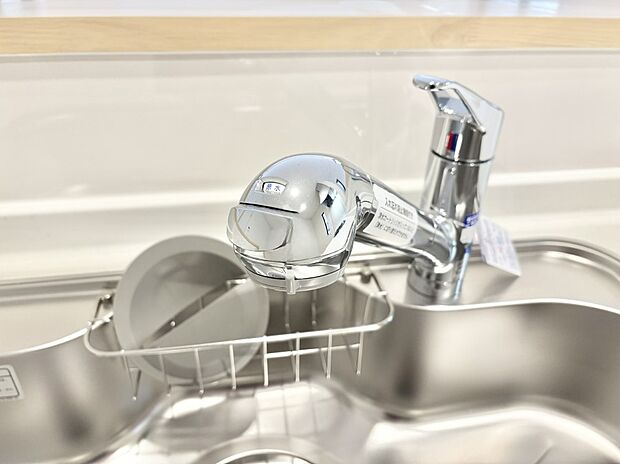 いつでも清潔なおいしいお水を。一つの水栓で水道水と浄水を使い分け。