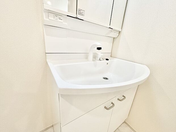 ハンドシャワー付き！使いやすい洗面台。