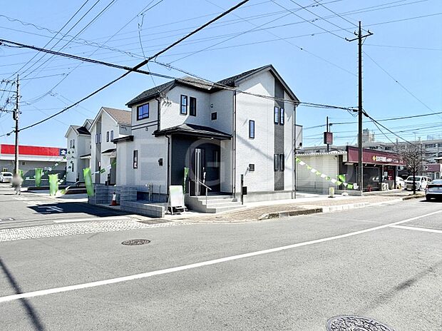 角地なので日当たりも良く、お家が堂々として見えます。