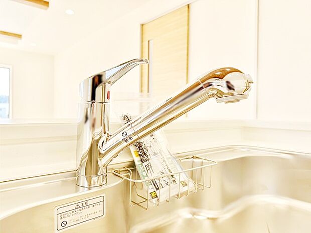 いつでも清潔なおいしいお水を。一つの水栓で水道水と浄水を使い分け。