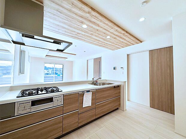 広々とした使い勝手の良いキッチンで日々のお料理も楽しくなりそう