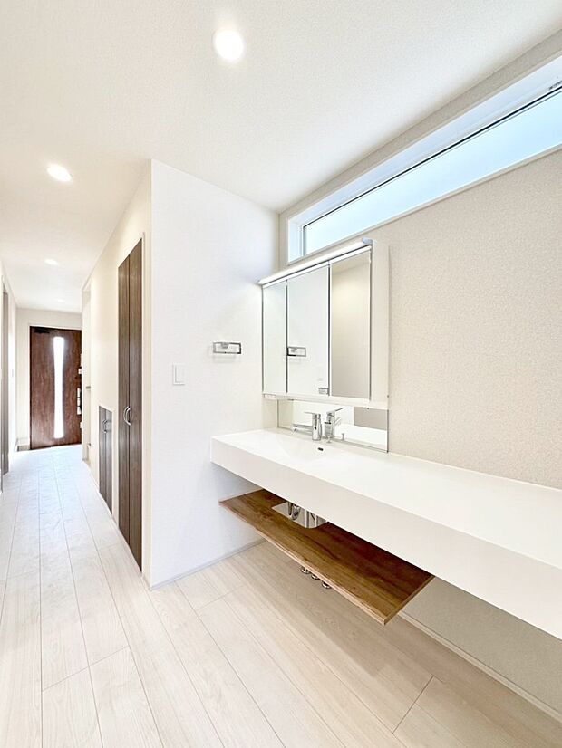 身支度もスムーズにおこなえる脱衣場。