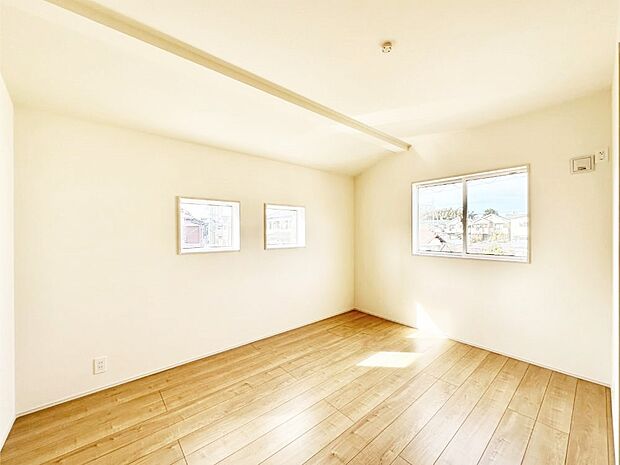 窓からのやさしい光が心地よいプライベートルーム