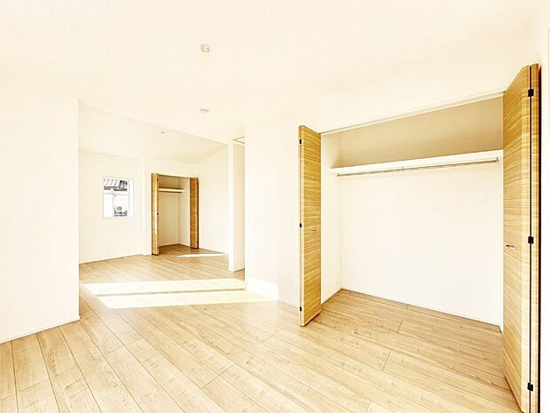 ドア&クローゼット2ヵ所付きなので2部屋に分けて利用可