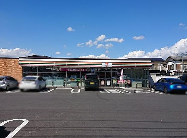 コンビニ 800m セブン-イレブン 三郷上彦名店