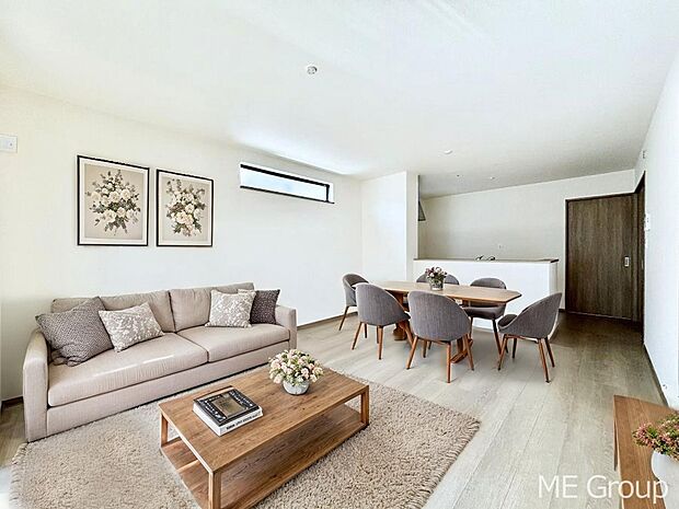 家族の和やかな会話が聞こえてきそう。開放感のあるリビングです。※家具はCGです