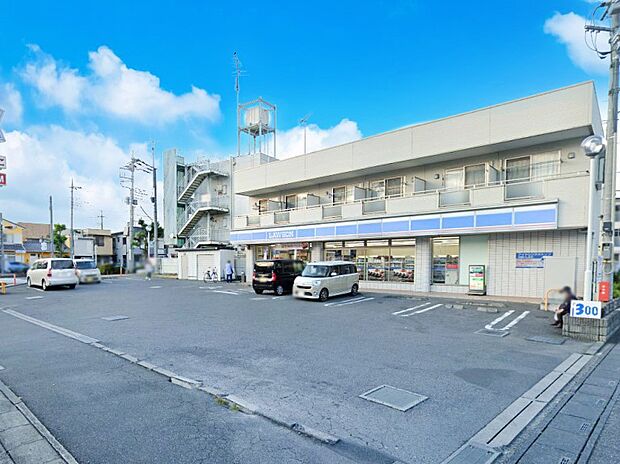 コンビニ 700m ローソン 鴻巣吹上本町二丁目店
