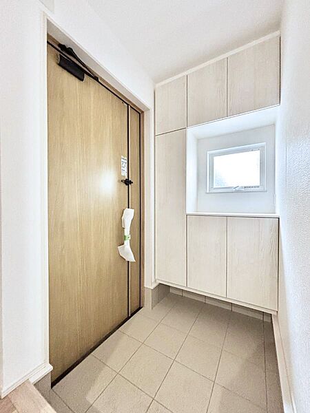 飾り棚を利用して、お越しいただくお客様をおもてなしできます。