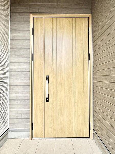 住まいの顔を演出する、玄関ドア。