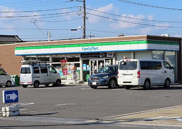 コンビニ 200m ファミリーマート 松戸六高台二丁目店