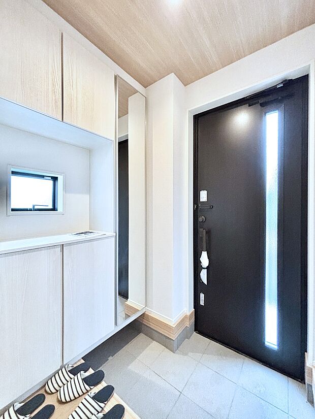 飾り棚を利用して、お越しいただくお客様をおもてなしできます。