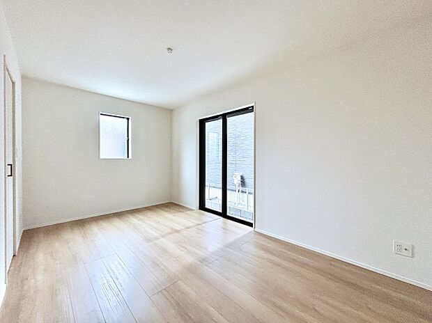 窓からのやさしい光が心地よいプライベートルーム  