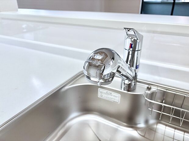 いつでも清潔なおいしいお水を。一つの水栓で水道水と浄水を使い分け。