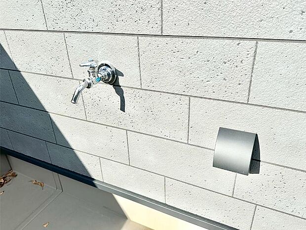 バルコニー水栓があればお掃除も楽々です。    