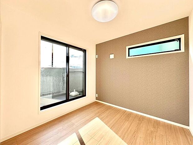 明るいバルコニーサイドに洋室を設置。目覚めの良い寝室に。