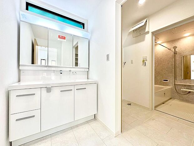 清潔感のある快適空間です。毎日の身支度も気持ち良くお使い頂けます。