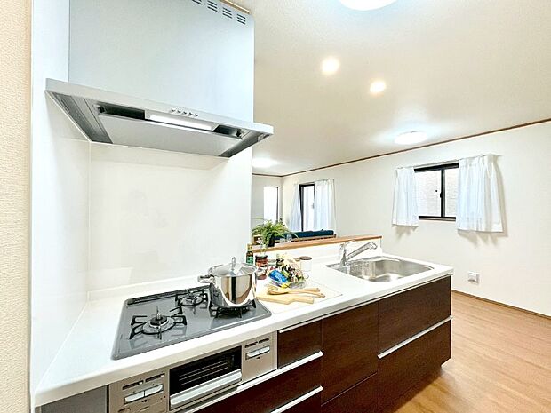 料理をしながらでもご家族との会話を楽しめる対面キッチン