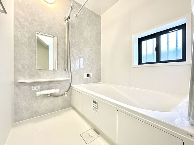 落ち着いた雰囲気でゆっくりお寛ぎいただけるバスルーム