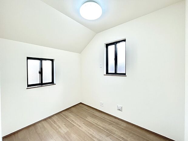 家族みんなの共有物を収納するのに便利なファミリークローク