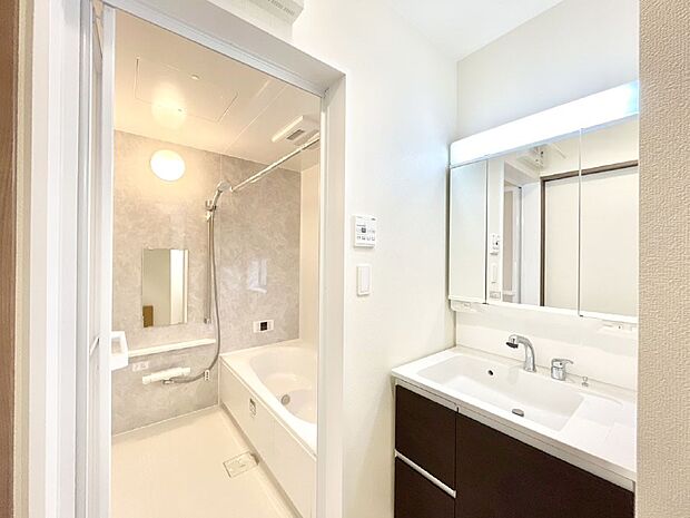 清潔感のある快適空間です。毎日の身支度も気持ち良くお使い頂けます。