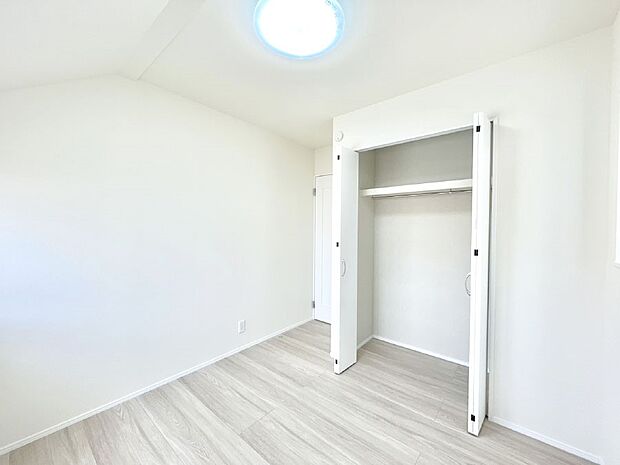 子供部屋にもおすすめな収納スペースたっぷりの居室