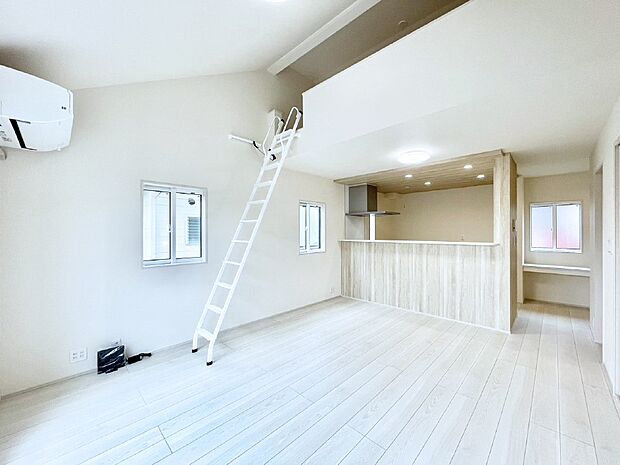 どこにいても家族のつながりを感じられるコミュニケーションリビング。